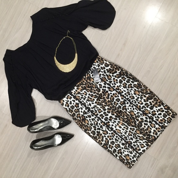 White House Black Market Dresses & Skirts - NWT  WHBM Leopard pencil skirt